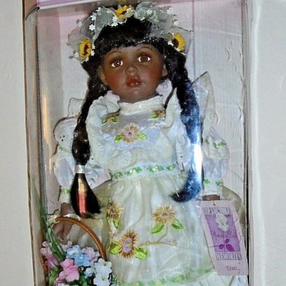 Vintage Rare Collectible Bisque Porcelain Limited Collectors Edition Doll - Picture 5 of 9
